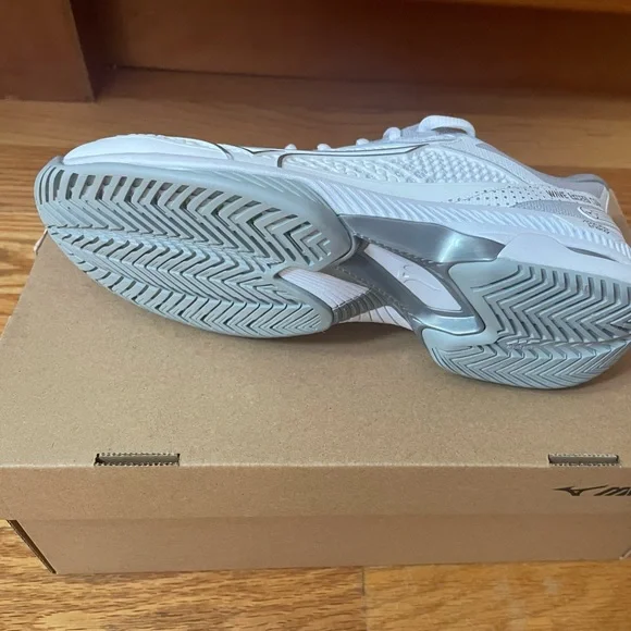 Wave Women's Exceed Tour 5 AC Tennis Shoes from Mizuno - Picture 6 of 9